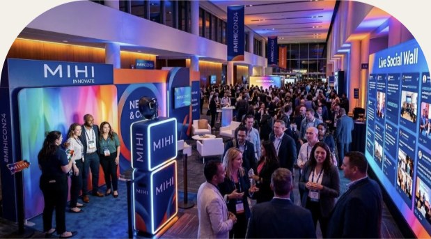 Asistentes en un foro de negocios